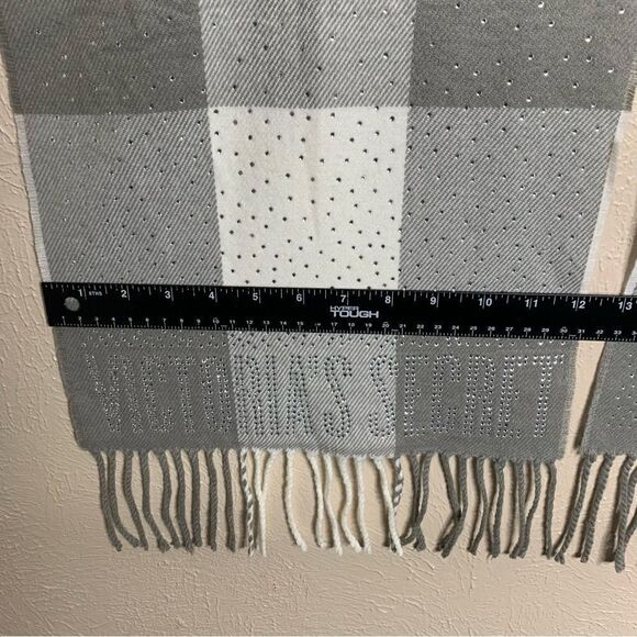 Victorias secret woven long scarf fringe checkered white gray VS - Picture 7 of 8